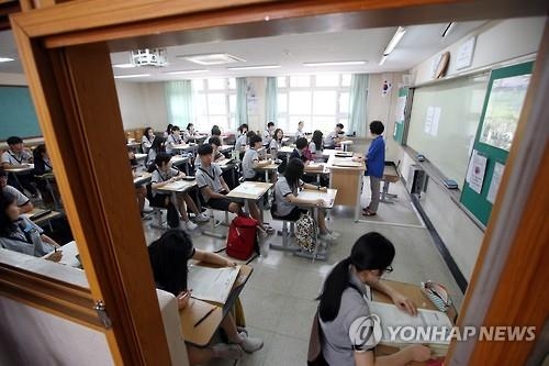 부모와 대화 없는 학생, 국·영·수 최고 34점 떨어져 - 2