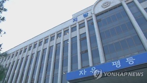담임목사가 교인 비방 책자 배포…"교회 통합 위한 것" - 2