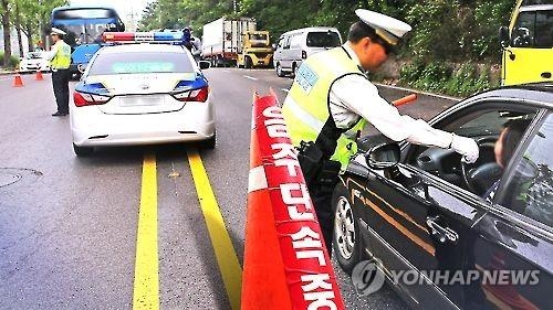 소주 4병 나눠 마신 무면허 여친에 "운전 한번 해봐" - 2