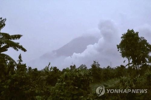 '불의 고리' 인도네시아 시나붕 화산 분출…6명 사망(종합) - 2