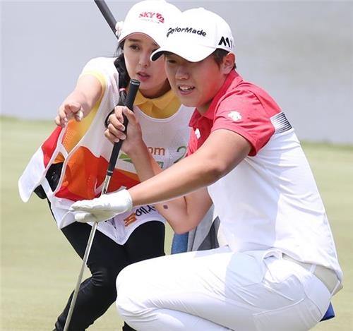 < SK골프> 이상희 "퍼트라인 보는 모습 예쁘지 않나요?" - 2