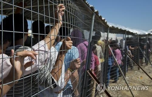 그리스 "이도메니 난민캠프 폐쇄 절차…다른 캠프로 분산 배치" - 2