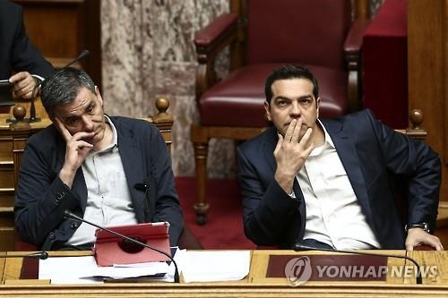 유로존, 그리스에 구제금융 103억유로…채무경감도 합의 - 2