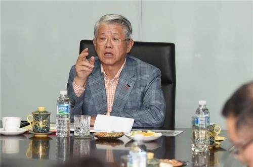 최신원 SK네트웍스 회장, 해외 경영 시동 걸었다 - 2