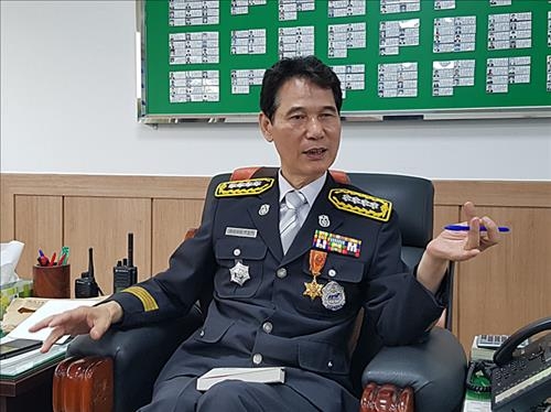 <인터뷰> "아들 세대에 전하는 글" 수필집 낸 김병호 울산남부소방서장 - 3