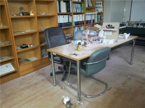 대학서 화학실험 하다가 폭발…여대생 2명 화상 - 2