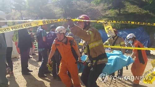 <남양주 붕괴사고> "못 보겠어"…눈물바다 된 장례식장 - 3