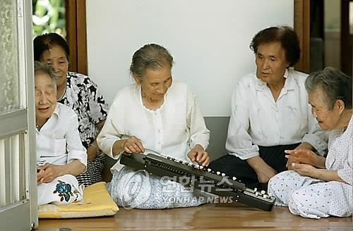 NYT "한국서 잊힌 채 말년 보내는 일본 할머니들" 조명 - 3