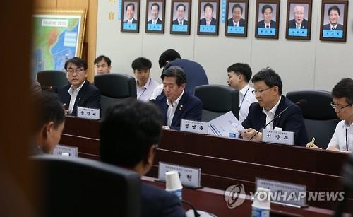 윤학배 해수부 차관 "중국 어선 불법 어업에 엄격 대응" - 2