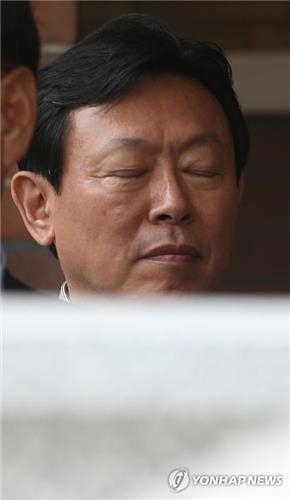 롯데그룹, 1년새 6번째 악재 - 3