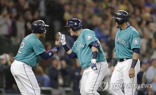 이대호, 시즌 9·10호 아치…빅리그 두 번째 연타석 홈런(종합2보) - 2