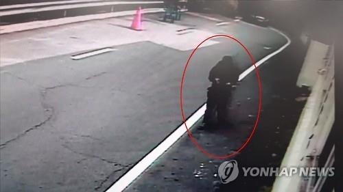 또 돈 때문에…사패산 살해 피의자 성폭행혐의도 집중 추궁 - 2