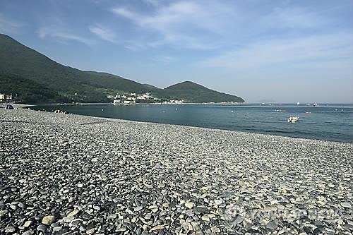 "피서는 경남으로 오세요"…해수욕장 28곳 내달 개장 - 2