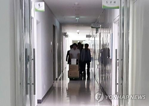 묫자리 청탁하고 여행경비 뜯고…지자체 공무원 비리 '요지경' - 4