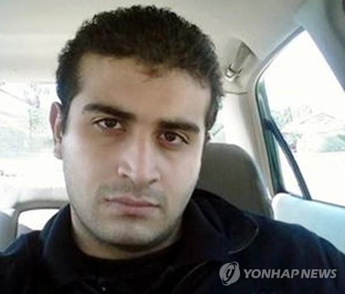 '뚱보놀림·게이·경찰 꿈 무산'…올랜도 총격범의 굴절된 삶 - 2