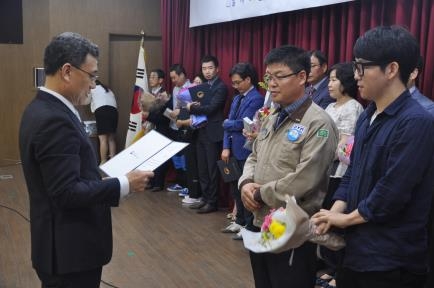 중기청, 불황 극복에 기여한 근로자·기업인 22명 표창 - 2