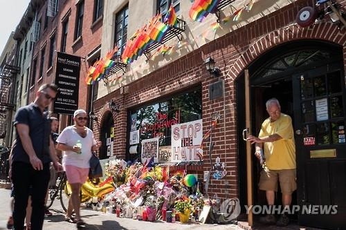 美, 성전환자 군복무 허용…게이 인권운동 발상지 국가기념물로 - 3