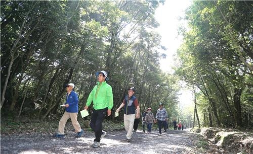 제주 '치유의 숲' 개장…해발 320∼760m 국유림에 조성 - 2