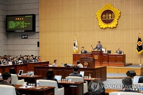 광주 지방의회 의장선거 앞두고 '교차투표' 신경전 - 2