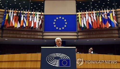 "랍비가 팔' 식수에 독 타려해…" 아바스 유럽의회 연설 '시끌' - 2