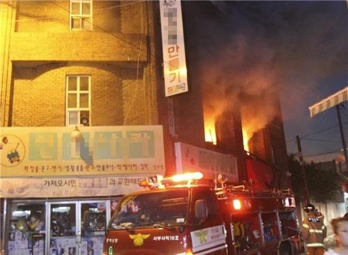 청주 공방서 화재…공예품 등 1억5천만원 피해 - 2