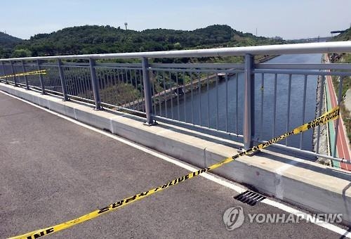 아라뱃길서 50대 고물상 머리 부위 시신 추가 발견(종합) - 3
