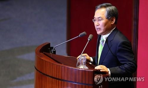 우윤근 "개헌, 20대 임기 보장해야…대통령도 결단할 수 있어" - 2