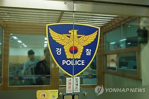 "스마트폰 싸게 팔아요"…고교생들 등친 20대 구속 - 2