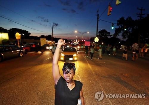 "흑인의 생명도 소중하다" 미국 시위 이어져…300명 이상 체포 - 3
