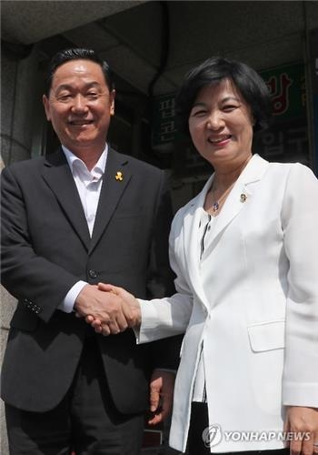 김상곤·추미애 '컷오프'후 첫 격돌…당심잡기 '선명성' 경쟁 - 2