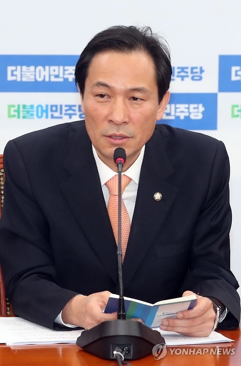 우상호 "朴대통령 김재수 해임건의안 수용해야" 거듭 촉구 - 1