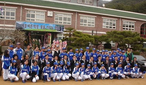 폐교 위기에서 야구 특성화학교로 되살아난 원동중학교