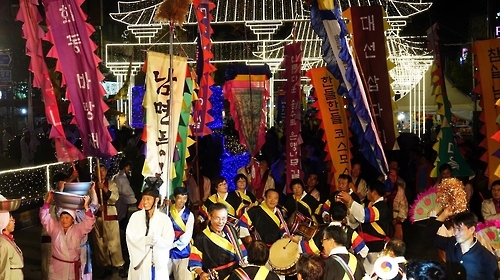 사비인 대동행렬 장면.