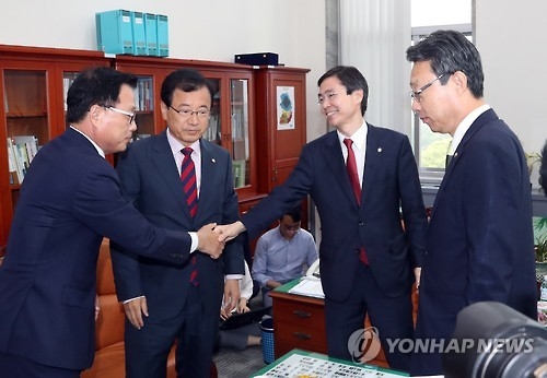 <국감현장> '질의시간 7분' 넘기자 "갑질"…옥신각신 - 1