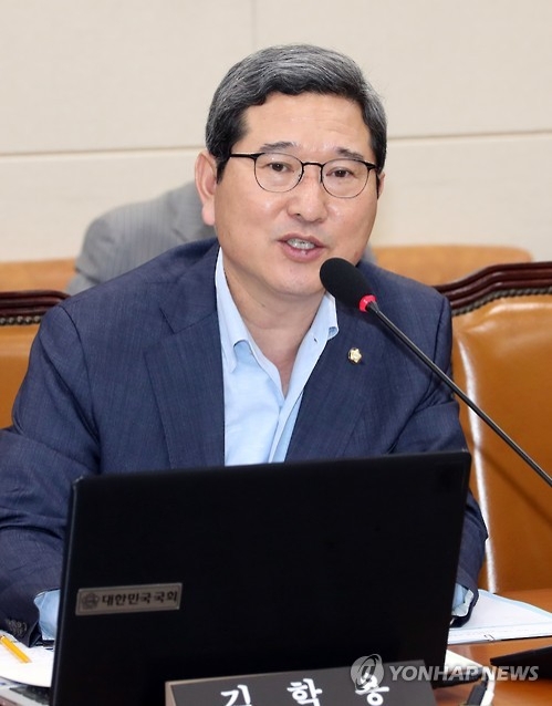 김학용 "최전방 야전부대 구급차 7대 중 1대가 노후" - 1