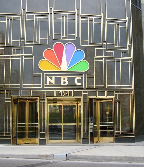 트럼프의 `음담패설 녹음파일' 공개 이후 사면초가에 빠진 美 NBC방송