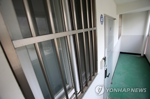 최순실 전 남편 정윤회 거주 아파트 '정적'