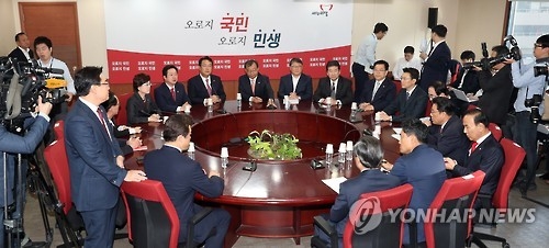 새누리 지도부, 朴대통령에 '거국중립내각' 구성 촉구 - 1