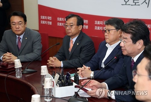 與, 대표·최고위원·중진 연석회의…지도부 사퇴 주목 - 1