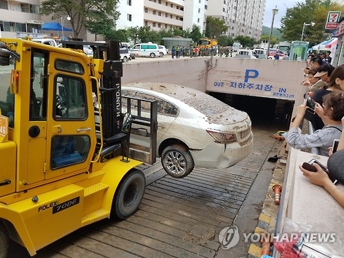 침수 지하주차장서 차량 이동