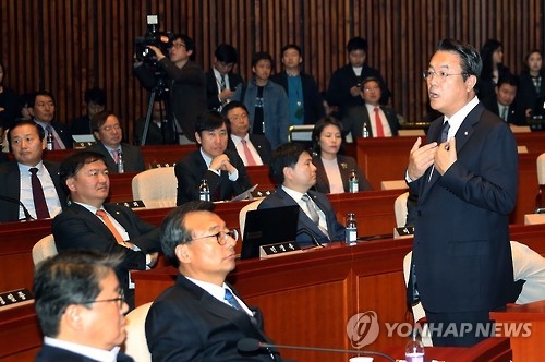 "거지같은 ×끼" 욕설에 고성…새누리 의총 난장판 - 2