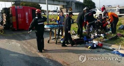 6일 오전 발생한 경부고속도로 버스전도 사고