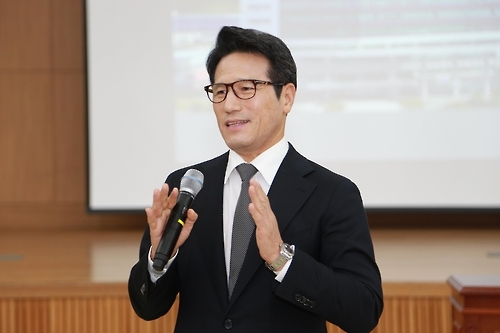 전남도교육청서 강연하는 정병국 의원