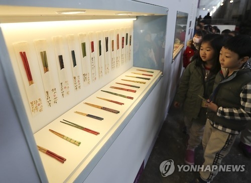 1분에 한과 13개 옮긴 신동…청주서 '젓가락 달인' 경연대회 - 3