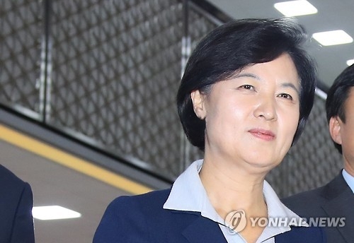의총서 뭇매 맞은 秋…영수회담 카드 12시간만에 '없던일'로 - 1