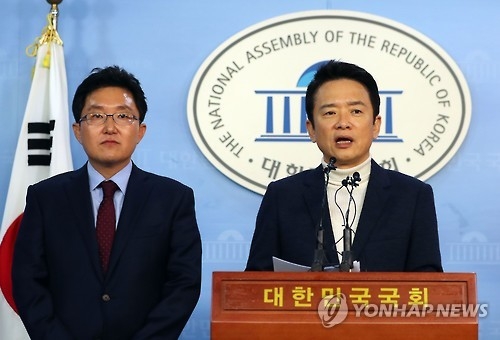 새누리당 김용태 의원(왼쪽)과 남경필 경기도지사(오른쪽)