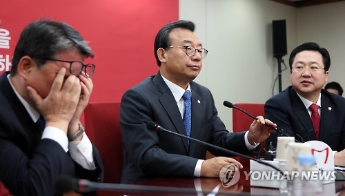 왼쪽부터 새누리당 조원진 최고위원, 이정현 대표, 이장우 최고위원