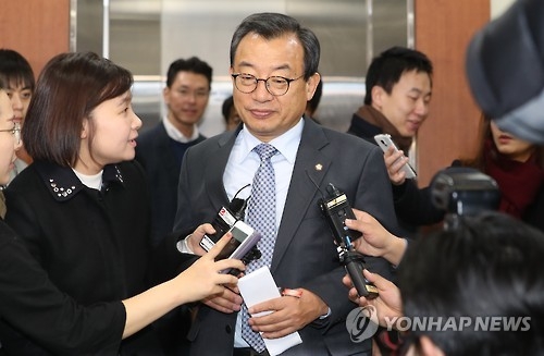 이정현 "국회, 헌법·법률 범위 내에서 논의해 결정해야" - 1