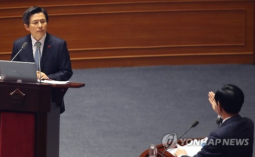'黃권한대행 한 달' 존재감 상승…국회와 협치는 '글쎄' - 2