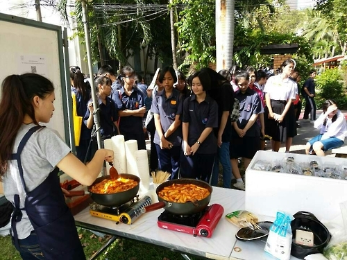 태국 최고명문 뜨리얌우돔쓱사의 한국어반 오픈하우스 행사.